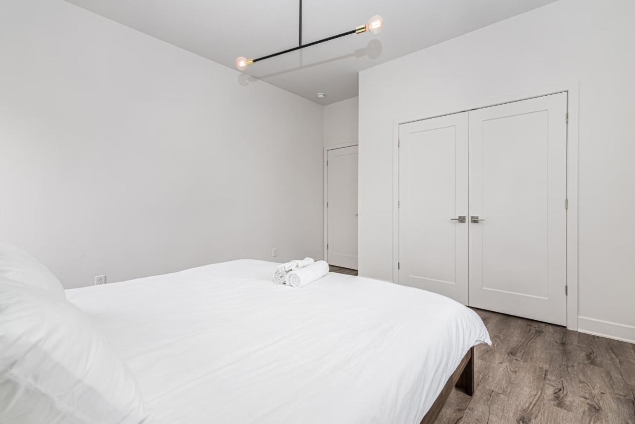 2 Bedroom Luxury In The Mile End By Den Stays Montréal Extérieur photo
